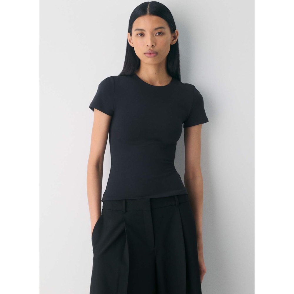 nwot Aritzia original contour crew t-shirt xs